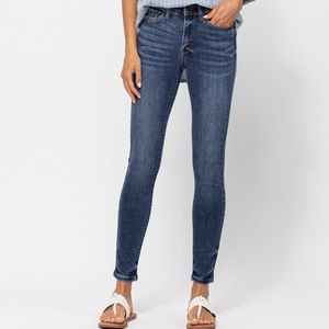 judy blue mid-rise handsand classic skinny Jean